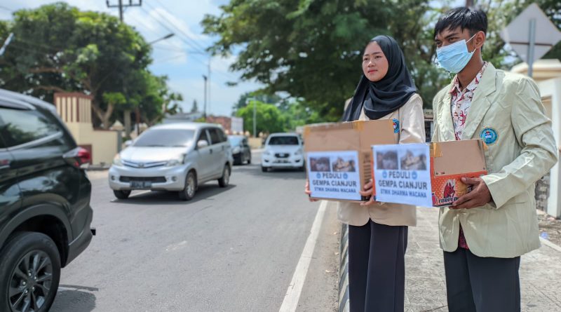 Mahasiswa STMIK Dharma Wacana Metro Menggalang Dana untuk Korban Gempa Cianjur